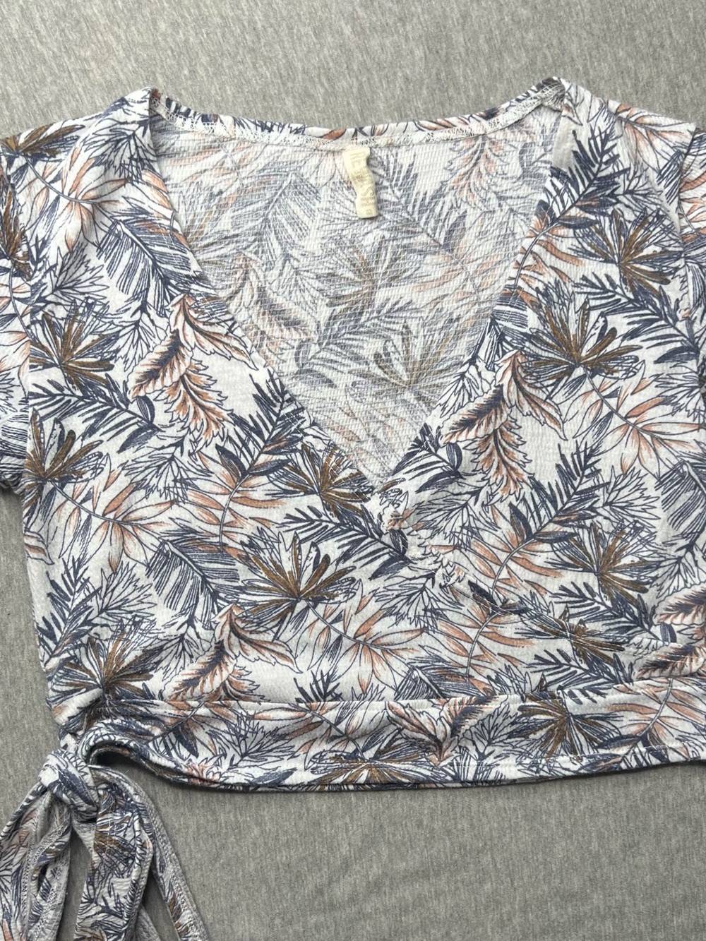 Juniors crop top with tie waist size medium
